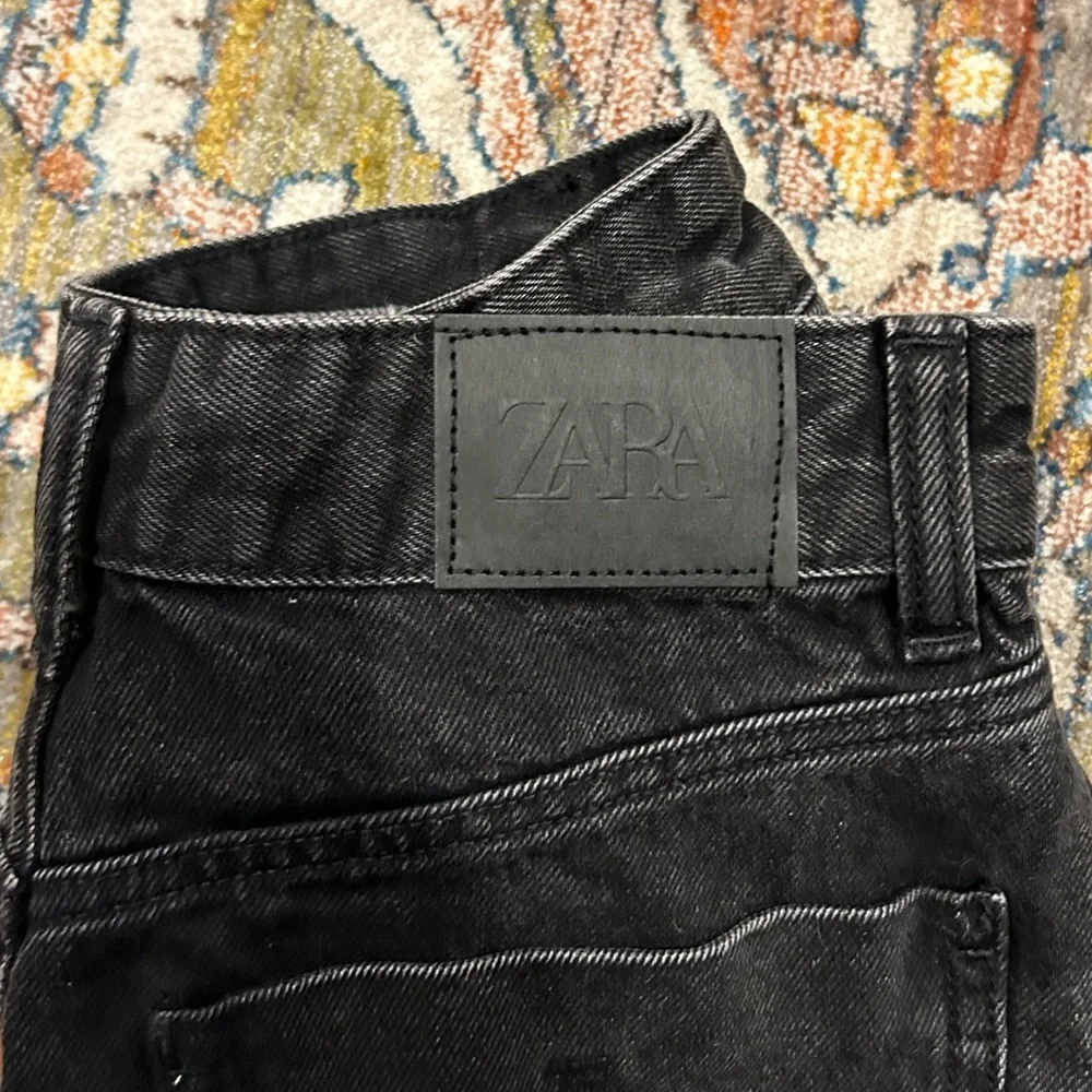 Zara black jean high waisted shorts - Picture 3 of 5